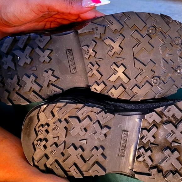 Burberry - Picture 2 of 3